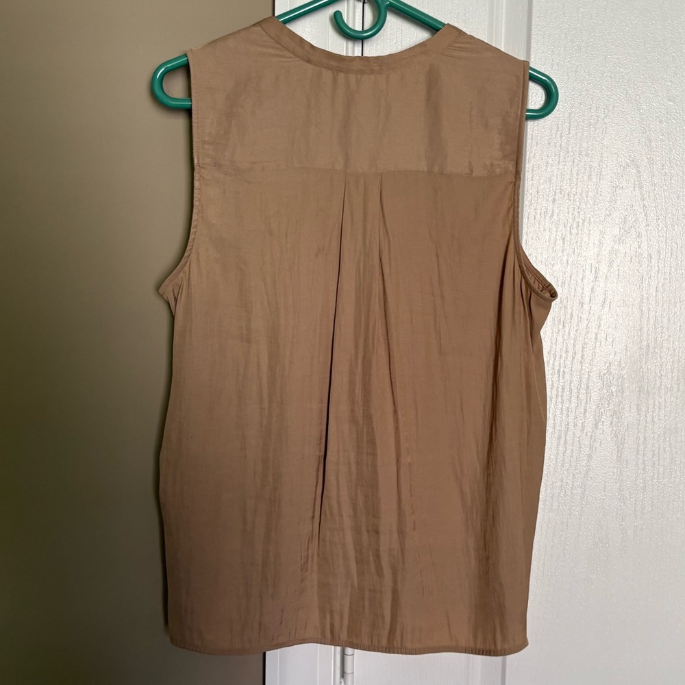 Banana Republic Women’s Sleeveless Blouse. Size Large. - Picture 2 of 3